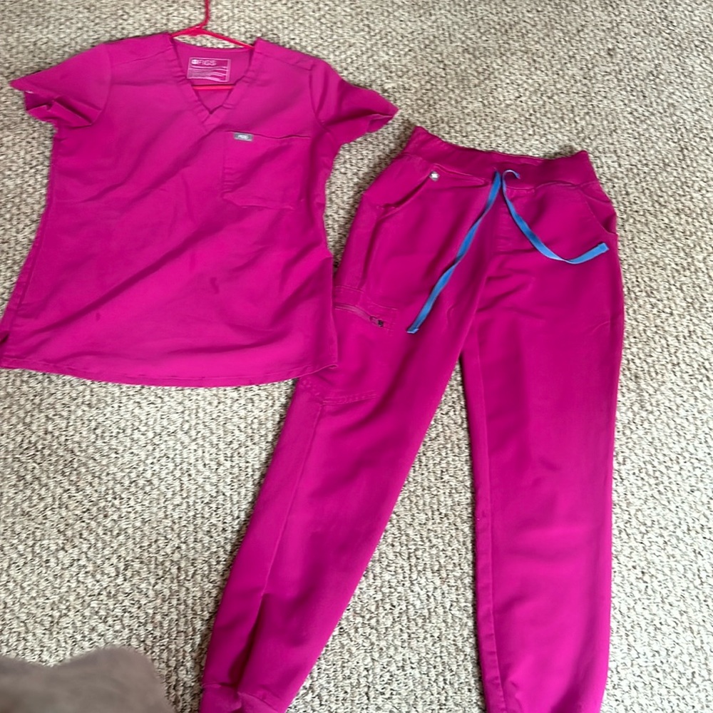 Figs Women's Scrub Set in raspberry sorbet